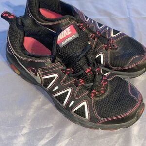 Nike Alvord 10
Hot pink and black.